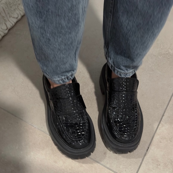 Topshop Lottie chunky loafers in black croc - Picture 6 of 12